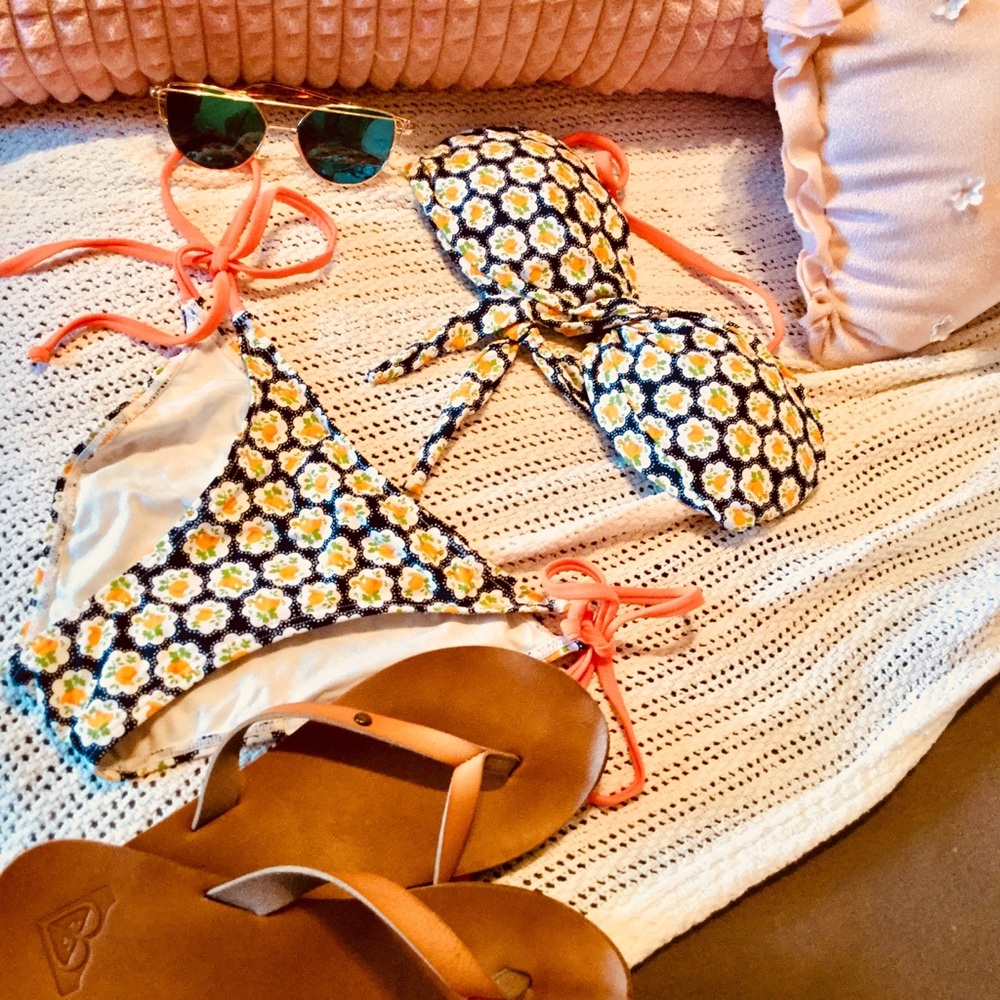 Bikini - Picture 4 of 4